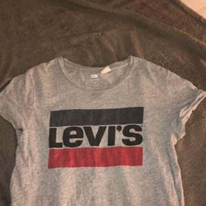 levi’s T-shirt i grymt skick, passar även S