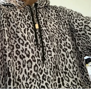 Hoodie - Leo mönstrad hoodie från nakd. Strl S men den är oversized.🤍