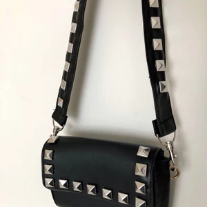 Väska - En av väskorna som vi på NewBag UF säljer! Köp här eller på vår Instagram @newbag.uf 