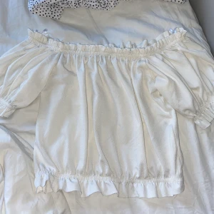 Jätte söt topp - Söt topp ifrån Gina passar perfekt till en kjol ganska kort i midjan