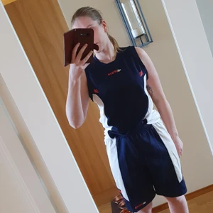 Basketset - Snyggt basketset från Kipsta. Knappt använt.