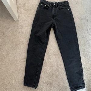Jeans från NA-KD - Fina jeans som tyvärr inte kommer till användning, använd 3-4 gånger. 