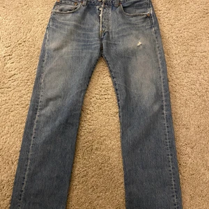 Levi 501 32/30 - Blåa Levi 501:or. Bra vintage-skick