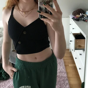 Söt topp - Jättefin topp/ linne från hollister, aldrig använd då den tyvärr är för liten för mig:( perfekt till i sommar💕