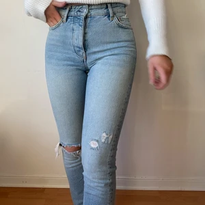Jeans - Superfina blåa jeans från Gina Tricot, säljer pga kommer inte till användning. Väldigt bra skick🤍