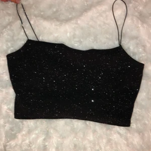 Topp - Fin glittrig topp, aldrig använd🤍