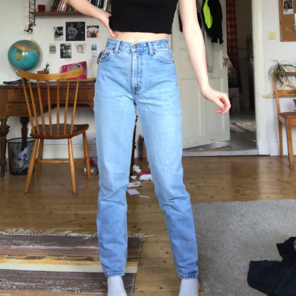Snygga levis jeans som en gång var mina favoriter. Jag är 170 för referens. Jeans & Byxor.