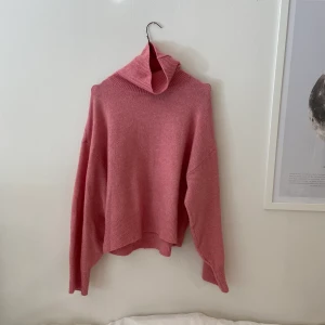 Stickad tröja  - Köparen står för frakt :)