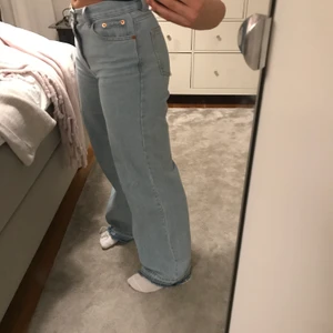 Jeans  - Super fina jeans från junkyard, köpta i somras o använda några gånger då. Storlek 27 passar både större och mindre beroende på hur man vill att det ska sitta. Köpa för 500!