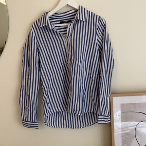 Randig skjorta - Kanppt använd!