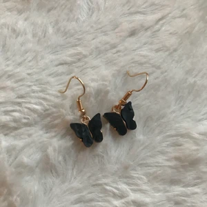 Örhängen  - 40kr inklusive frakt🖤