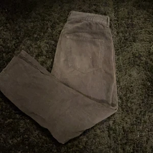 Vintage cord pants - Säljer ett par riktigt nice breda vintage Manchester byxor! Dom är i storleken meduim och jag skulle säga att dom sitter som 30/31.