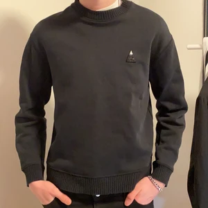 J.Lindeberg tröja stlk M - Köpt i J.Lindeberg butik, skick 9/10 