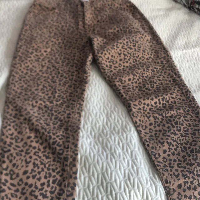 Snygga leopard jeans från Gina. Inte så stretchiga. Oanvända då de är för små för mig. STORLEK: 40 men skulle säga 38. Jeans & Byxor.