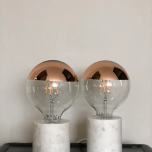 Lampor  - Två lamor från Rusta med en snygg glödlampa från Ikea till! Nytt skick 