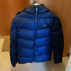 Gant dunjacka storlek s - Säljer en Gantjacka. Nypris är 4000kr