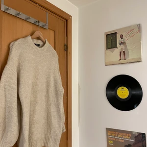 Stickad klänning - Stickad beige klänning från mango. Storlek: S pris:180kr + frakt
