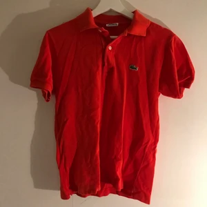 Lacoste piké 🐊 - Superfin orange piké i tjock kvalitet från Lacoste! 🌴🐊