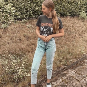 Jeans från Gina Tricot  - Säljer nu mina favorit jeans som är super fina! Säljer då dom har blivit för små för mig :-( nypris 599kr