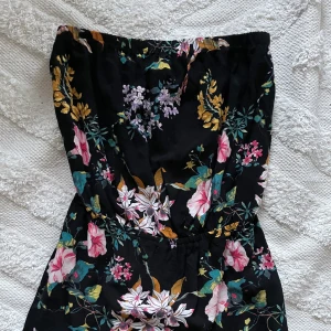 Blommig jumpsuit - Blommig jumpsuit. Storlek 38. #jumpsuit