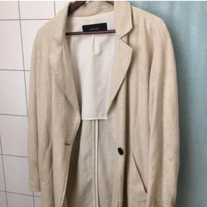 Zara beige frakk - Kjøpt i Roma og har blitt renset. Bare brukt to ganger