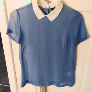 Blå Peter pan bluse - Lyseblå bluse fra French connection med peter pan krage. Brukt to ganger