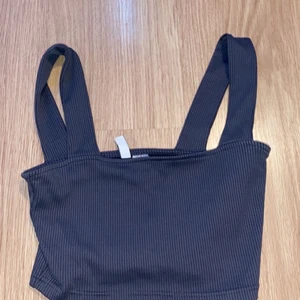 Ett linne från h&m storlek S - Helt oanvänd, köparen står för frakten 