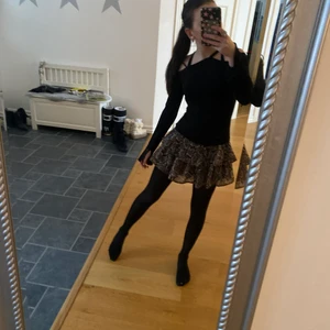 Kjol i ormmönster - Kjol från Kappahl i ormmönster. Storlek 146-152 passar mig som vanligtvis bär xxs/xs. 