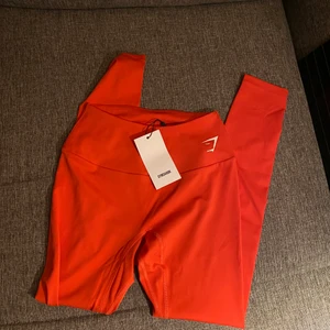 Träningstights - Aldrig använda. Lappen kvar. Otroligt skönt material