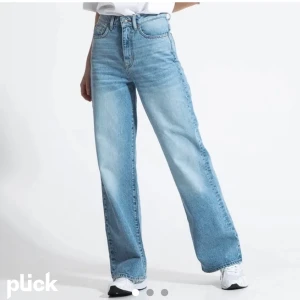Jeans från Lager 157 - Straight leg jeans från Lager 157. Köpte för 300kr, använda ett fåtal gånger och är som nya. Jag är 172 och de är perfekt längd på mig. Säljer för 150kr