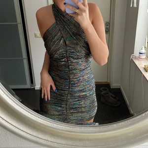 Festklänning  - Superskön tajt festklänning 