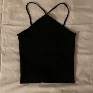 Svart topp - Svart topp från zara som inte kommer till användning längre, säljer för 90kr storlek S