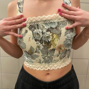 Korsett - En korsett jag har gjort själv!❤️superfin men behöver plats i garderoben! Storlek xs