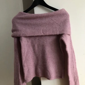 Stickad tröja - Stickad tröja i en fin rosa nyans ifrån BikBok. Storlek xs. Inte mycket använd, fint skick.