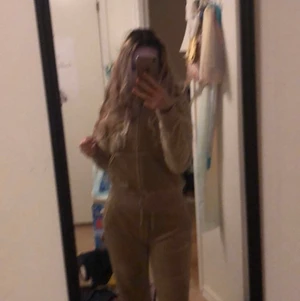 Juicy Couture - 1300kr för hela settet, allt är använt 2 gånger!