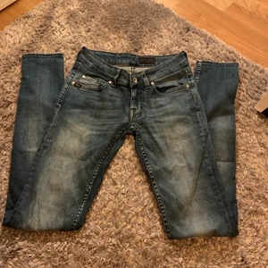 Tiger of Sweden jeans - Säljer mina tiger of Sweden jeans, lågmidjade och super snygga!! Säljer pga att de blivit för små för mig:( storlek 25/32