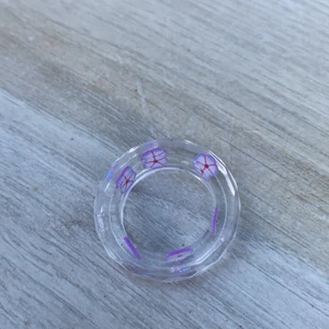 Blomm ring 💜 - Nu säljer vi dessa underbara ringar!🤩dessa ringar finns i alla olika storlekar💗köp en ring för 35 två för 70 och tre för 90 kr💗🤩