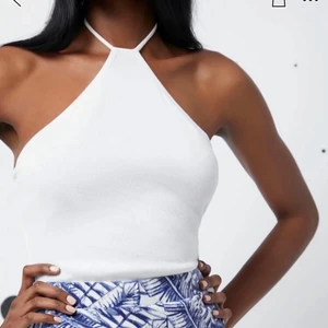 Fin topp - Super fin topp man knyter runt nacken. Aldrig använd , säljer pga inte min stil☺️ 55kr inkl frakt.