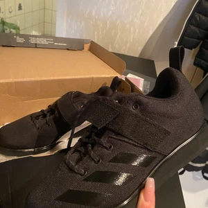 Powerlift 4 Lyftarskor - Helt nya lyftarskor från Adidas, Powerlift 4 i storlek 38.