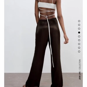 Bruna byxor i satin  - Ett par bruna byxor från zara i satinmaterial. Supersköna men lite för korta för mig! Perfekt till stranden eller andra somriga tillfällen 🤎🧸