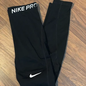 Nike PRO tights S - Storlek S. Tecken på användning finns men de är i gott skick 
