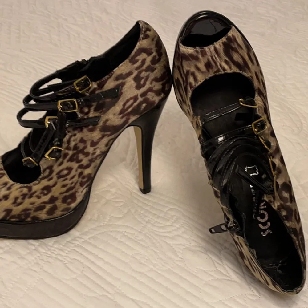 (NY) Scorett läder leopard heels peep toe - 37. Skor.