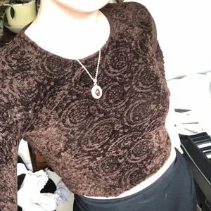 Brun tröja - Söt brun tröja! Brukade va en body men har klippt av den 