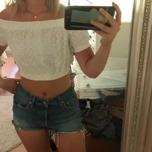 Super söt off shoulder topp från H&M🥰🥰 Storlek 34