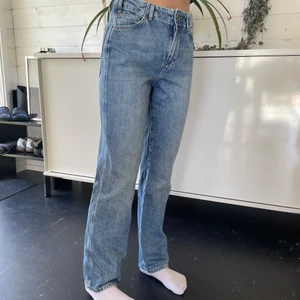 Massimo dutti jeans  - Oanvända jeans från Massimo dutti som tyvärr är för små, snygg blå färg (min kompis är modell) 🥰