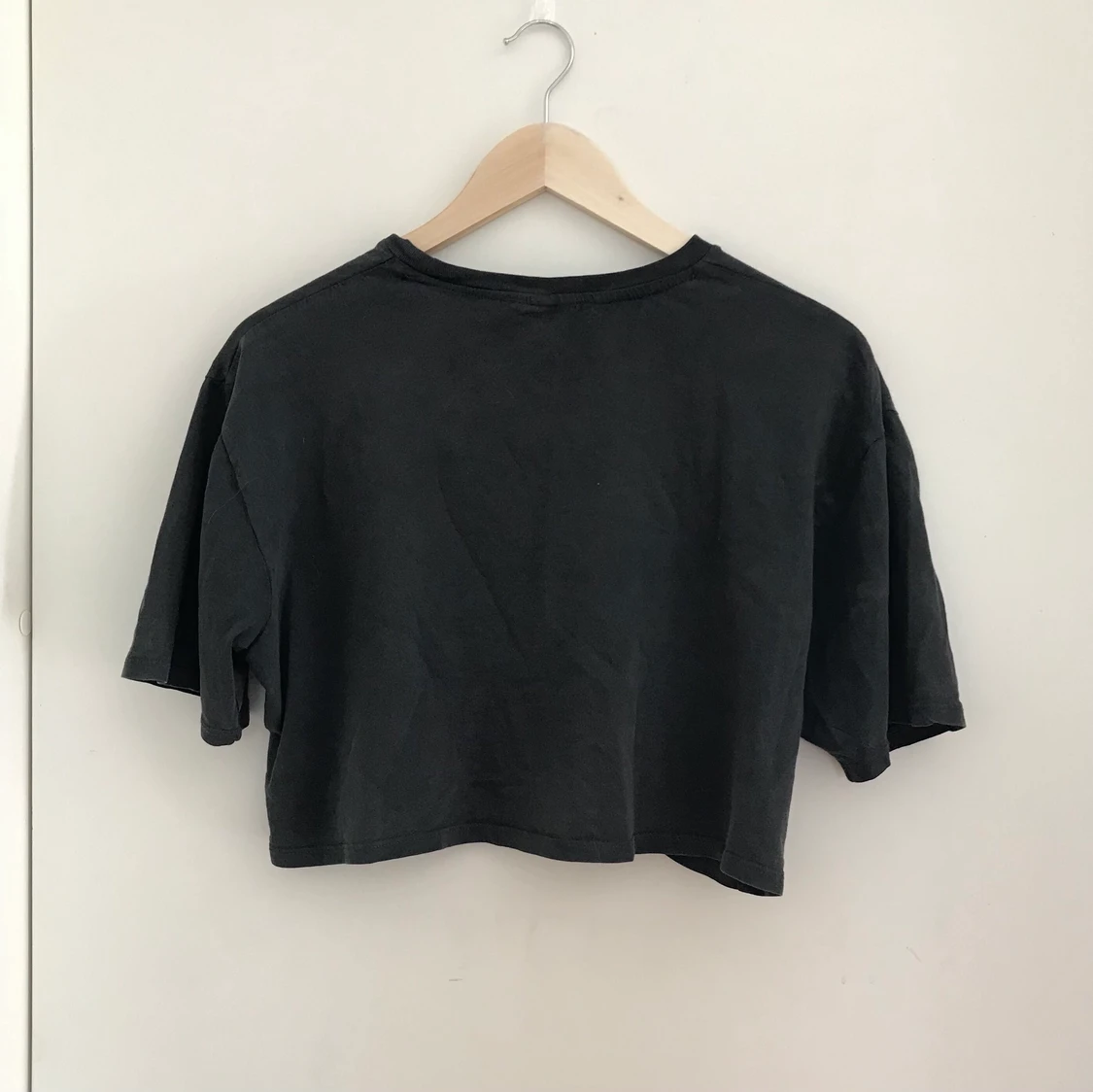 Croppad t-shirt med rhinestones - 90