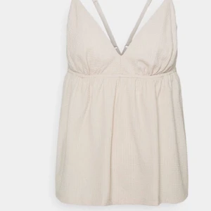 Linne  - Oanvänt linne från vero Moda, skriv för frågor!!💞 frakten kostar 48kr💞