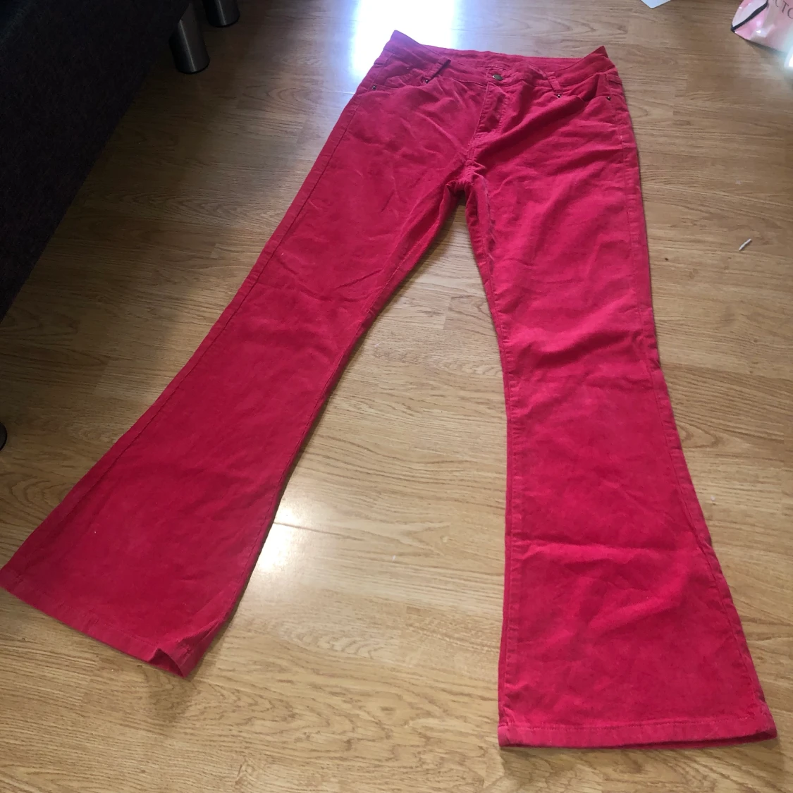 Röda sammet flare jeans  - 91
