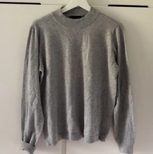 Tunn pullover  - En tunn stickad, storlek M