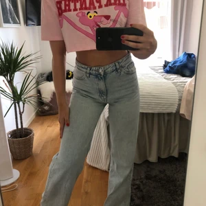 Yoko wide jeans  - Jeans i modellen Yoko från Monki 🌸 super sköna, men kommer inte till användning längre. 